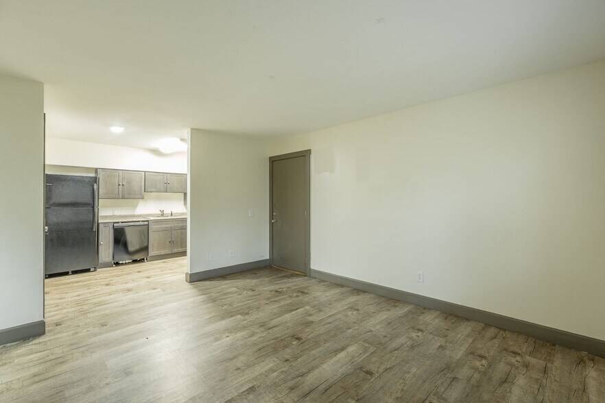 Building Photo - 179 4th St