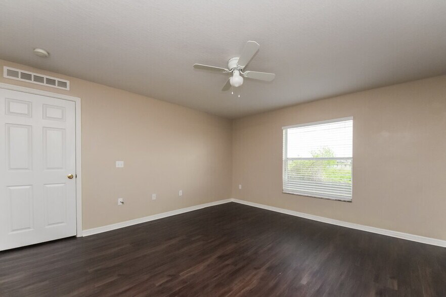 Building Photo - 405 Fish Hawk Dr