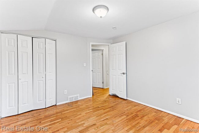 Building Photo - 30450 Avondale St