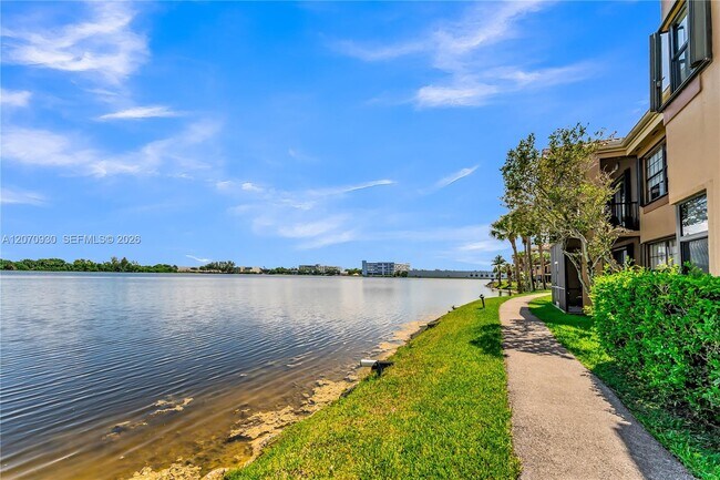 Building Photo - 15563 N Miami Lakeway