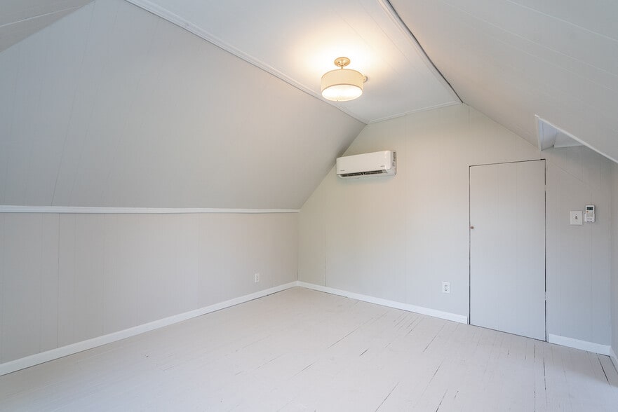 Bedroom 4 - 2435 Summit St