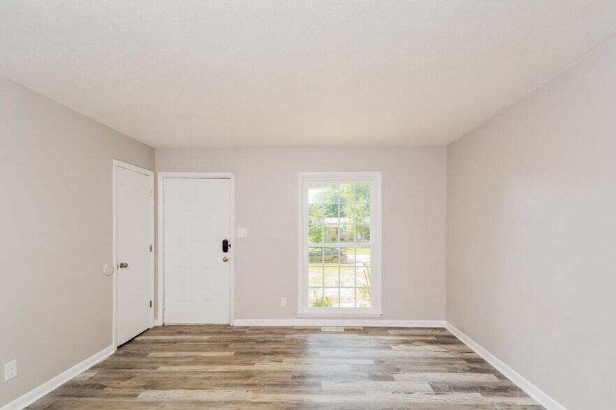 Building Photo - 2607 Sedgefield Dr