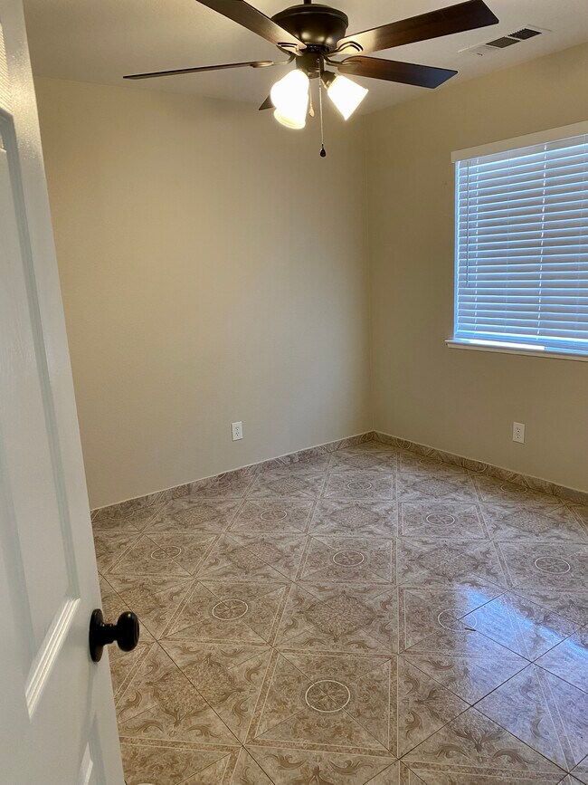 Building Photo - 2095 W Merritt Ave