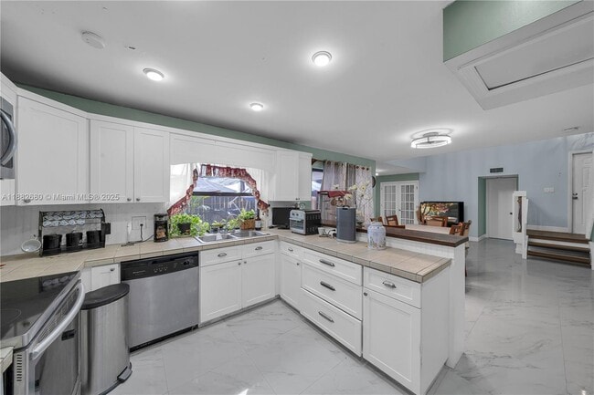 Building Photo - 15060 SW 49th Ln