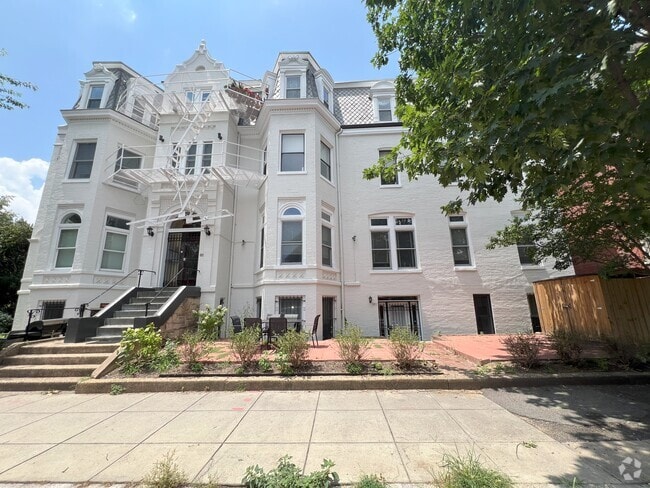 Building Photo - 1700 15th St NW