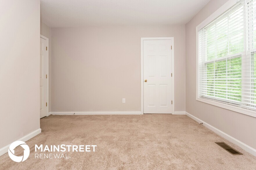 Building Photo - 5515 Hall Cir