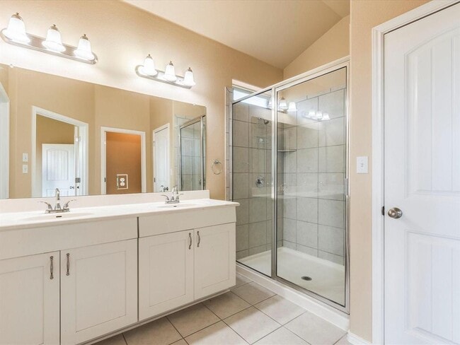 Building Photo - 305 Nivens Dr