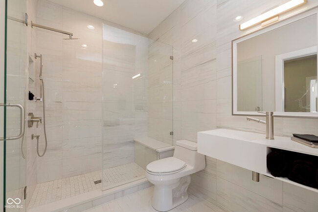 Building Photo - 429 W 86th St