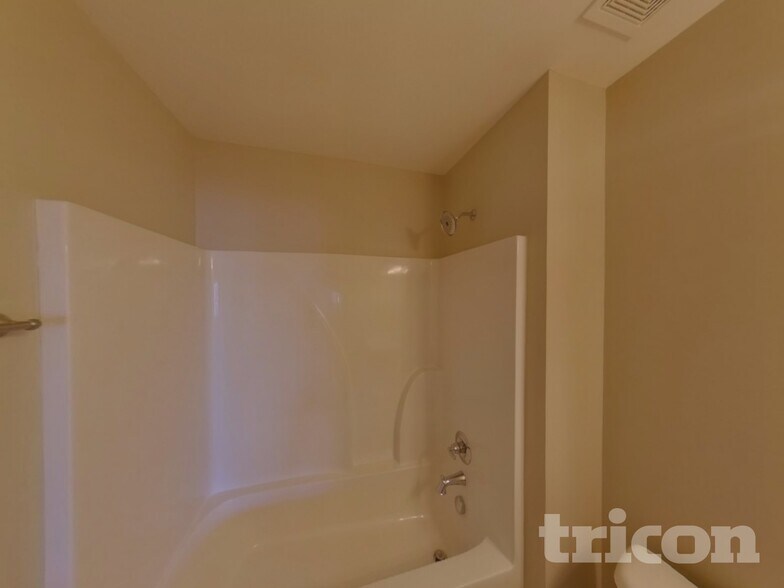 Building Photo - 2004 Kinsale Ave