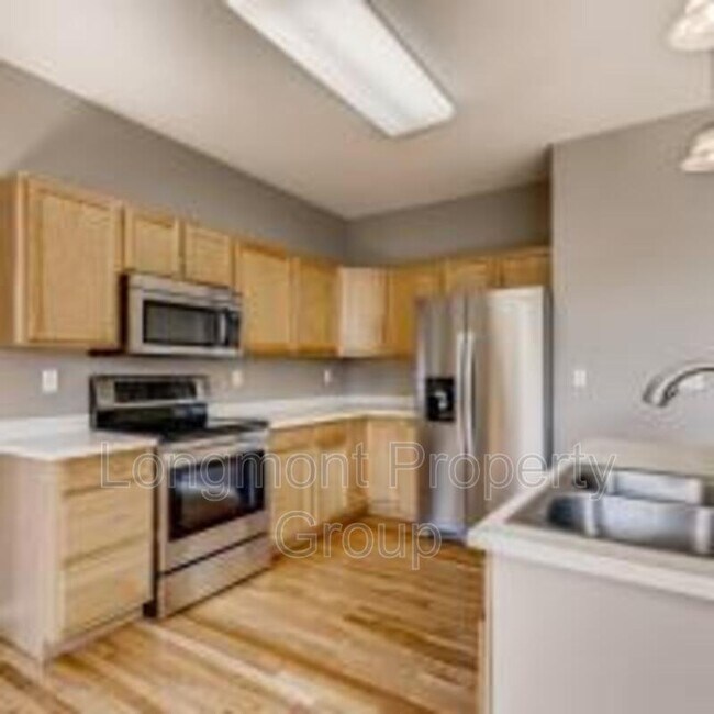 Building Photo - 713 Pendleton Ave