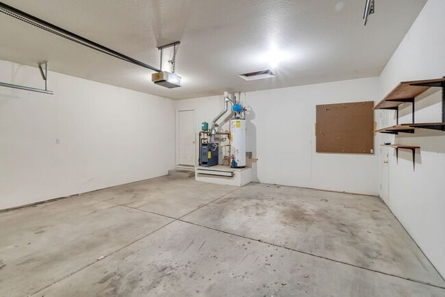 Building Photo - 3 bedroom home with fenced yard and garage...