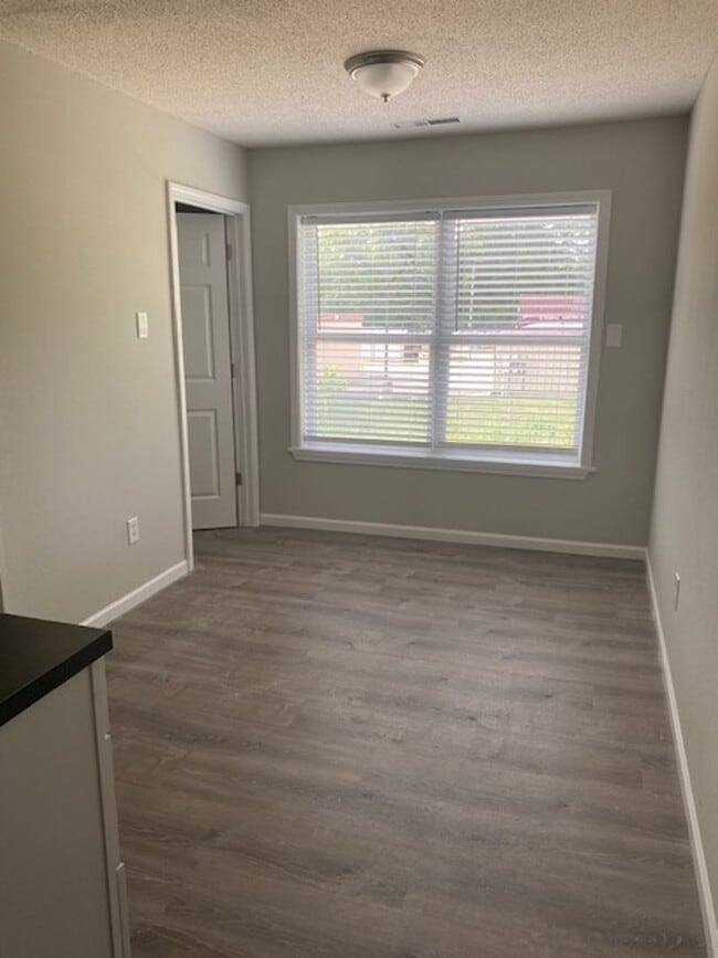 Building Photo - Three Level Condo with Garage