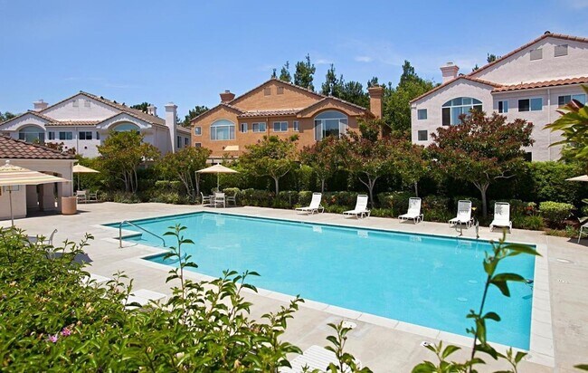 Building Photo - Andria of UTC Townhome with Attached Garag...