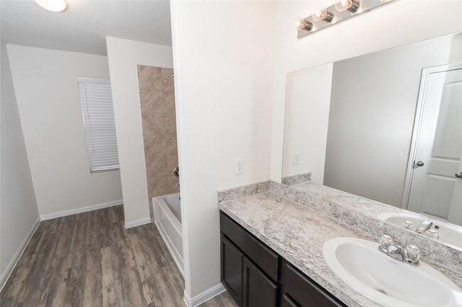 Building Photo - 915 Dancing Sun Court