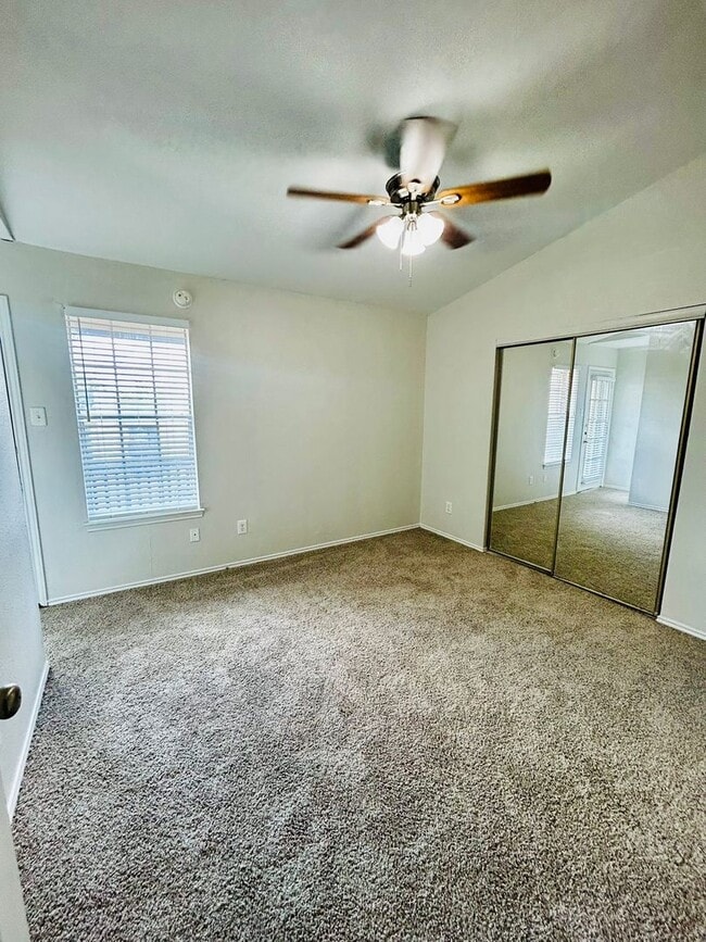 Building Photo - 1818 River Crossing Cir