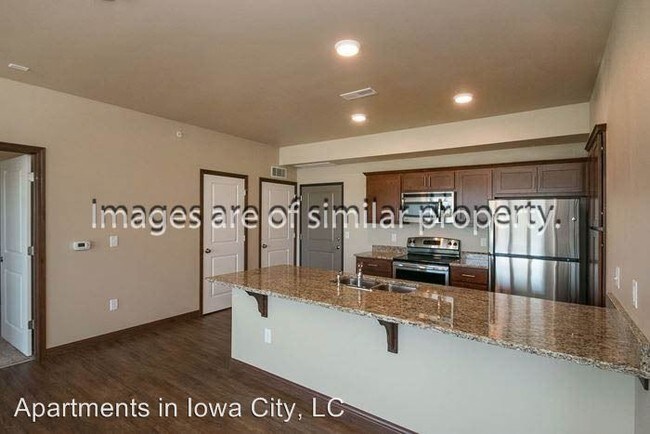 Building Photo - 602 S Dubuque St