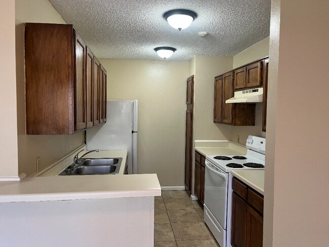 Building Photo - 3 Blue Fox Ct