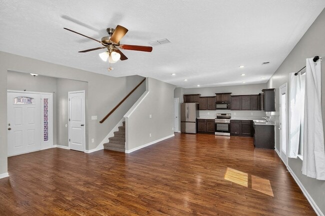 Building Photo - 520 Sunflower Dr