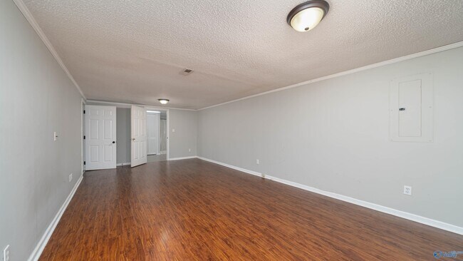 Building Photo - 221 Stone Valley Dr