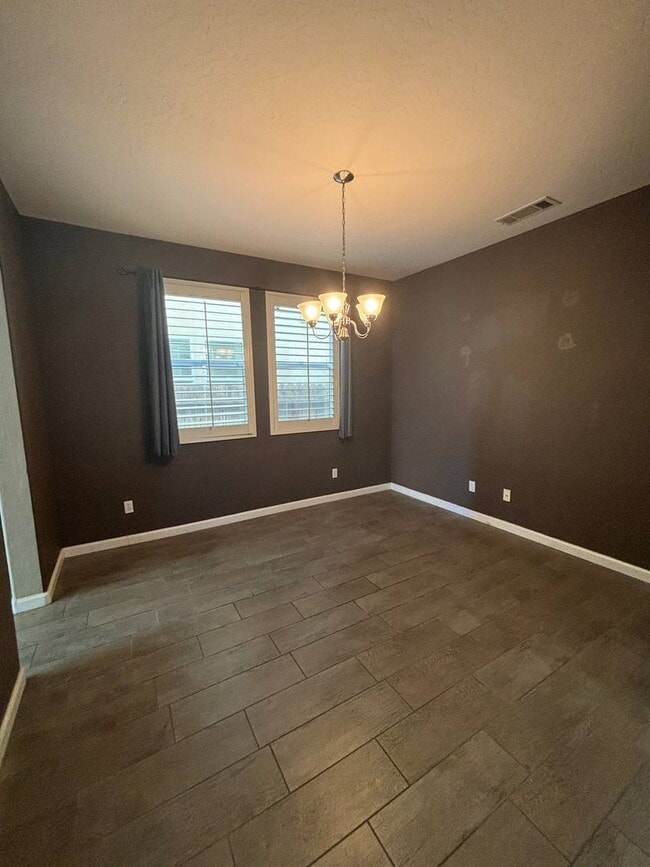 Building Photo - Beautiful 4 Bedroom Home Near Island Water...