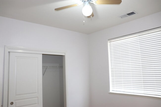 Building Photo - 2346 E Early Ave