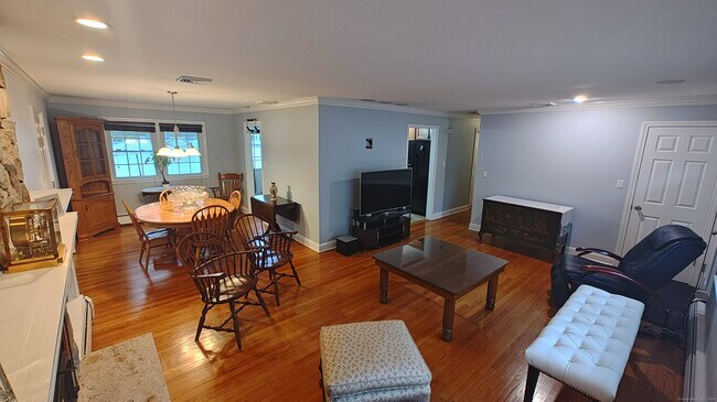 Building Photo - 56 Dessa Dr