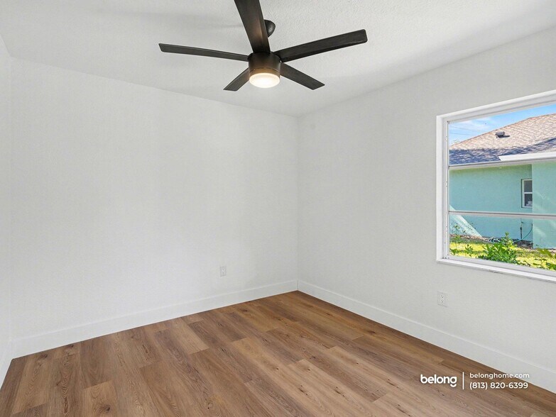 Building Photo - 527 Rotonda Cir