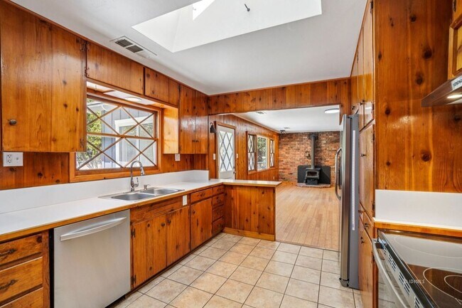 Building Photo - 54025 Strawberry Valley Dr