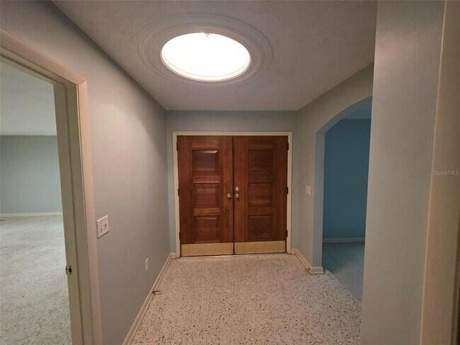 Building Photo - 25601 Laylaine Dr