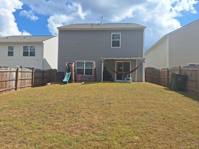 Building Photo - Delightful Four Bedroom Home Approximately...