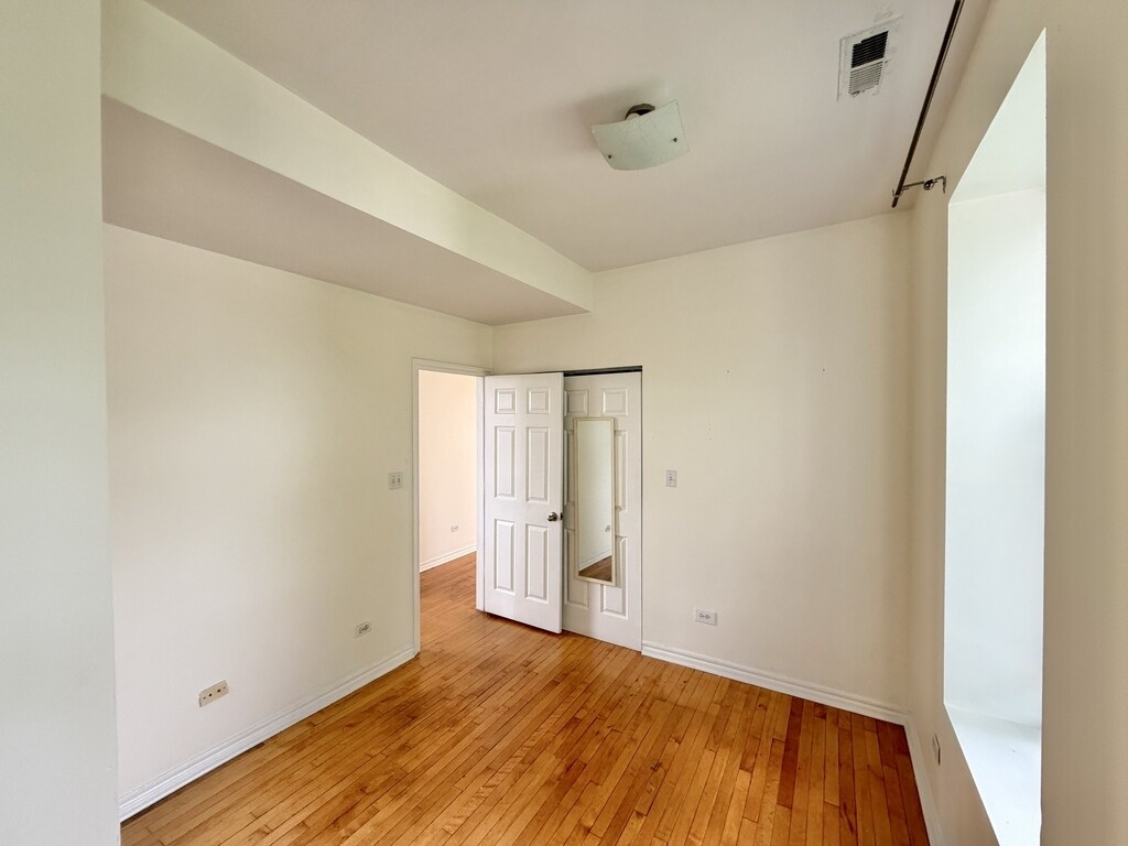 Building Photo - 2537 N Kildare Ave