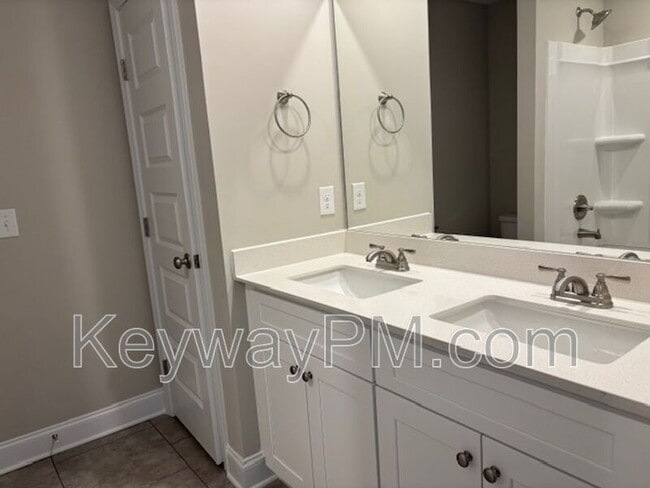 Building Photo - 515 Yuma Ln