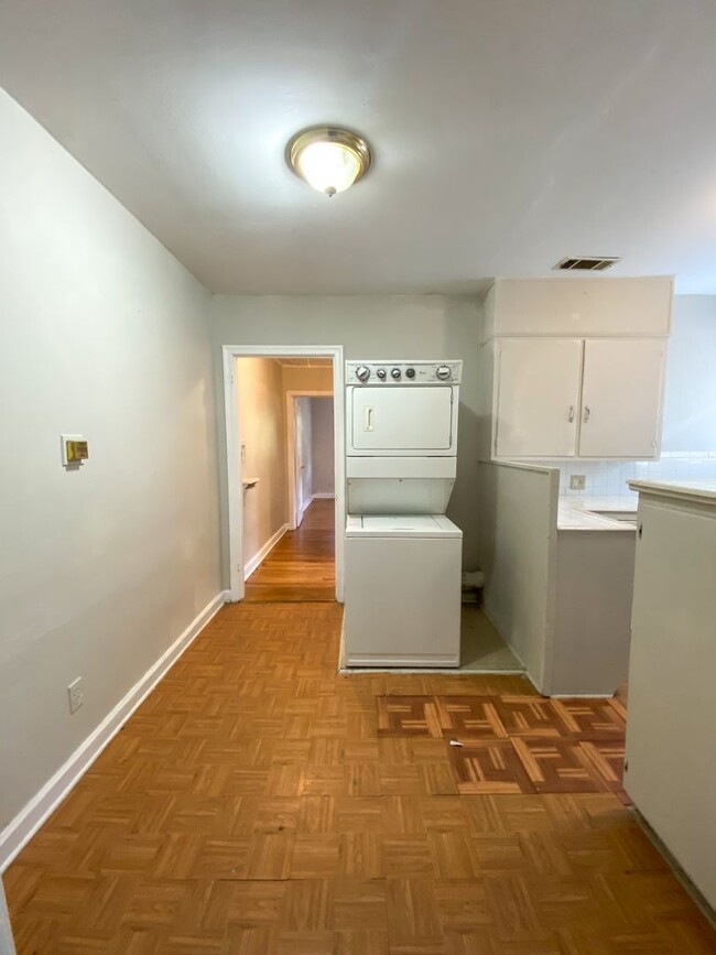 Building Photo - 1 bed, 1 bath near Avalon and Overton Park...