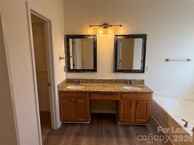 Building Photo - 10931 Chastain Parc Dr