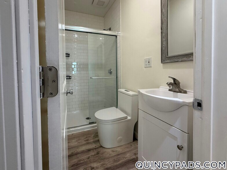 Building Photo - 522 Hancock St