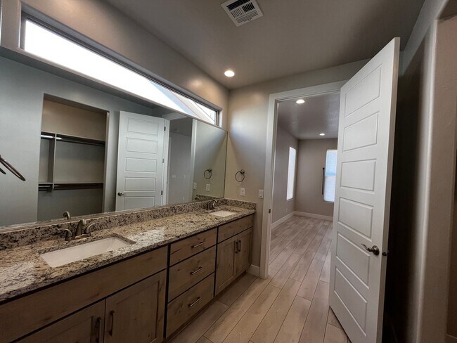 Building Photo - ADORABLE HOME IN BRIO FOR RENT!