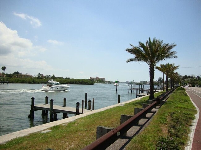 Building Photo - 115 15th Ave