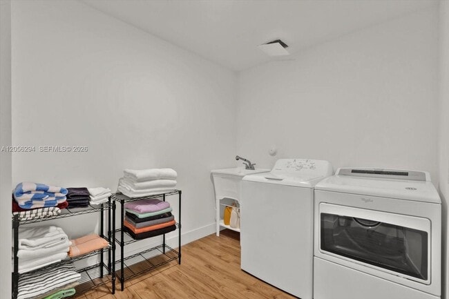 Building Photo - 808 SW 29th St