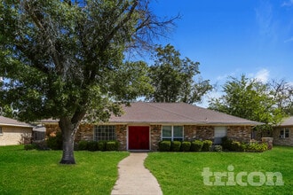 Building Photo - 600 Spring Willow Dr