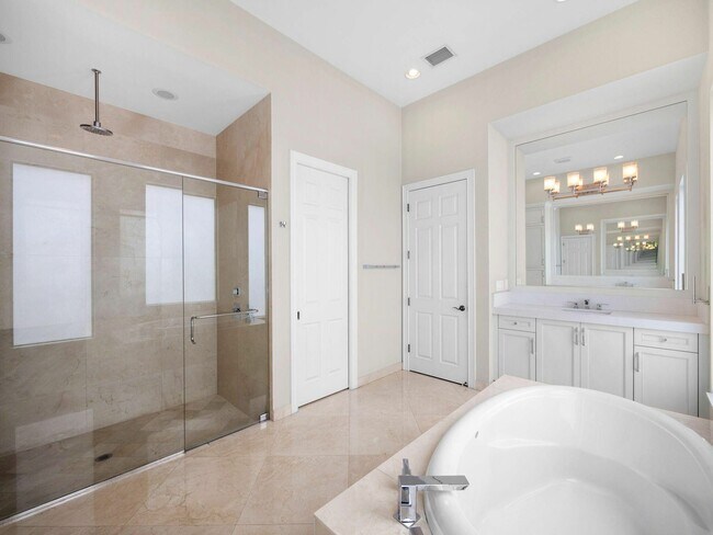 Building Photo - 9931 Bozzano Dr