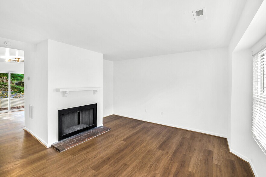 Building Photo - 2702 Gatewood Cir