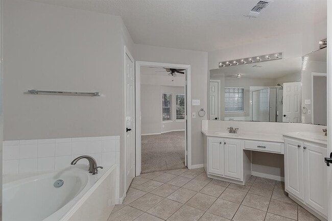 Building Photo - 99 E Foxbriar Forest Cir
