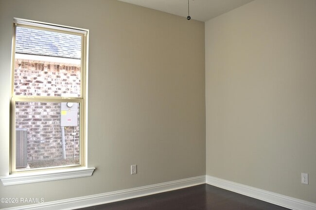 Building Photo - 421 Berg Ct