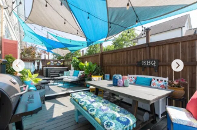 Building Photo - 4 Bedroom with a Hot Tub in the heart of t...