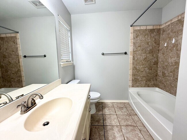 Building Photo - Great Family Home, Great Neighborhood