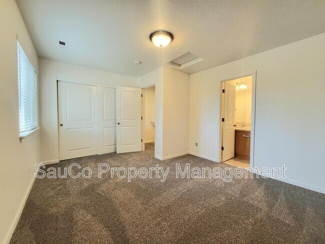 Building Photo - 5413 SE 119th Ave