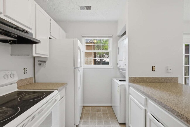 Building Photo - Beautifully Refreshed 3BR Townhome with Private Fenced Backyard in Brandy Station