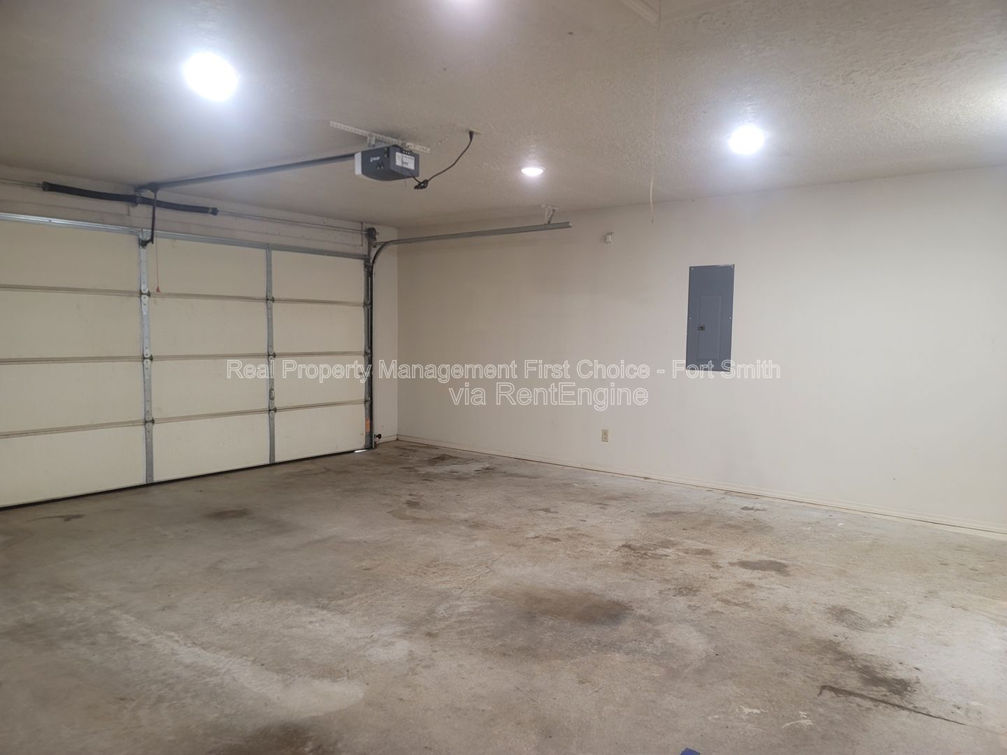 Building Photo - 2316 Woodwind Way