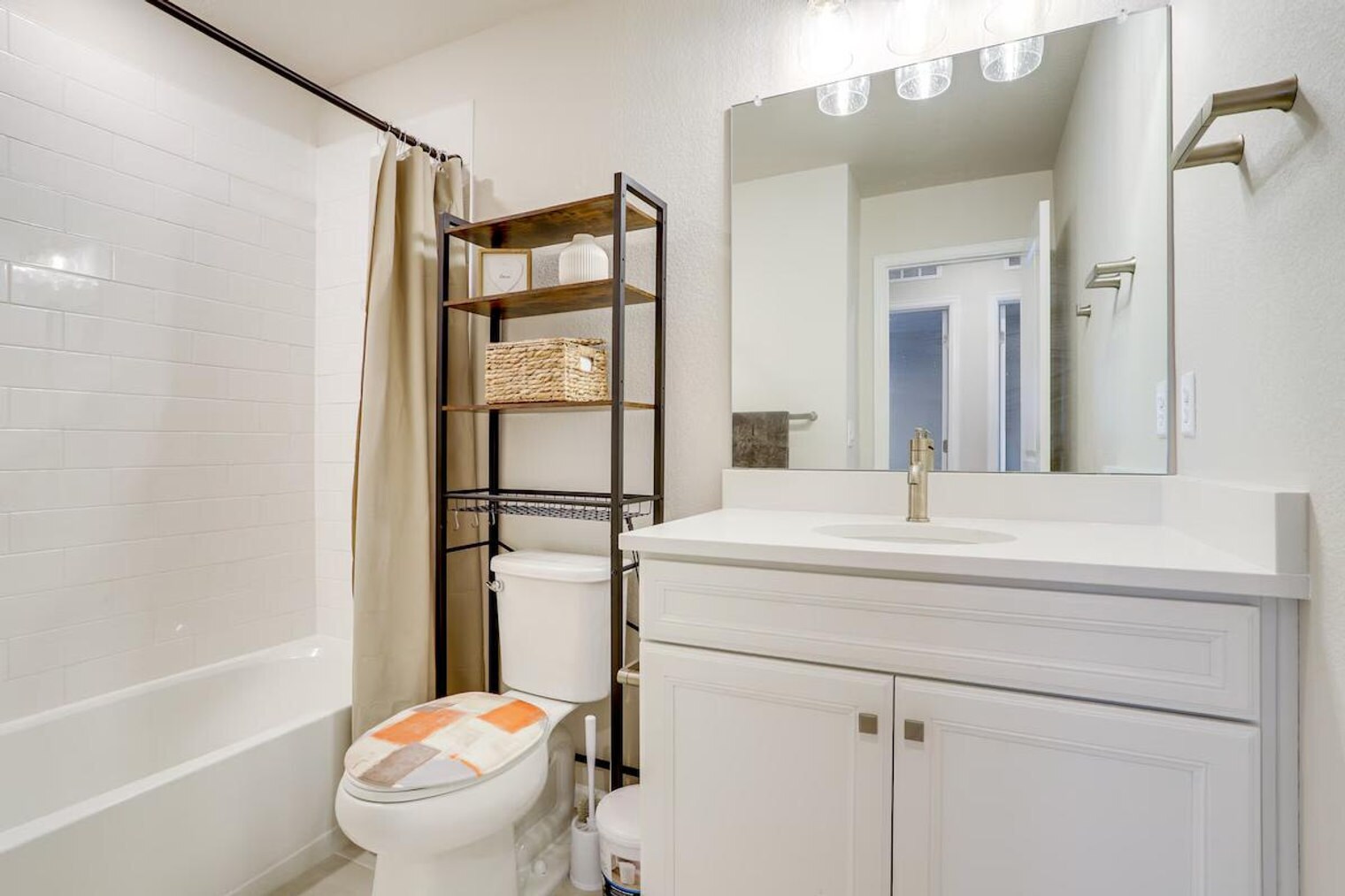 Building Photo - 6026 N Orleans St