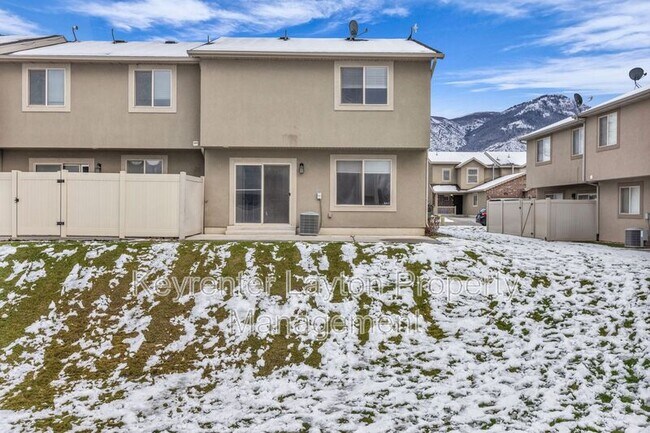 Building Photo - 2415 Wellington Dr